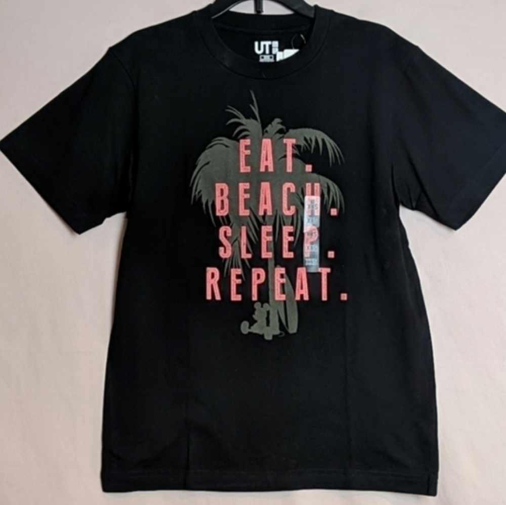 Uniqlo x Disney Mickey Aloha Vacation Short Sleeve Tee in Black size XXS